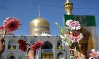 حرم مطهر رضوی در سالروز ولادت حضرت معصومه(س) گلباران می شود 